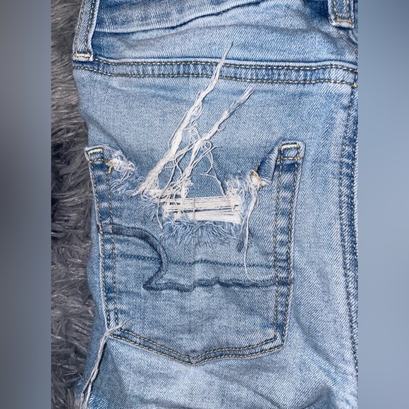 American Eagle light wash denim super stretch jean shorts - Picture 3 of 6